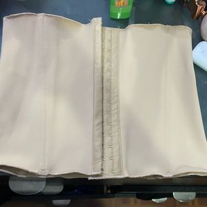 Skims waist trainer
